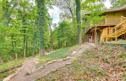Bella Vista House | RIDE.RELAX.RECHARGE. Cozy 2 Bedroom Getaway in Bella Vista on Back 40 Trails!