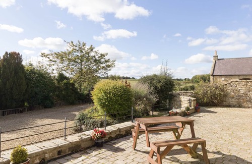 Morpeth Cottage | RIDGE COTTAGE, pet friendly, with a garden in Whitridge
