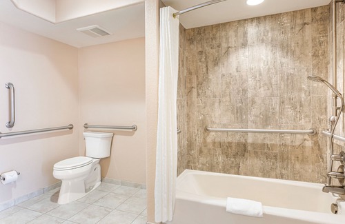 Oak Creek Resort | Ridge on Sedona - 1 BEDROOM 1 KING SUITE ACCESSIBLE TUB