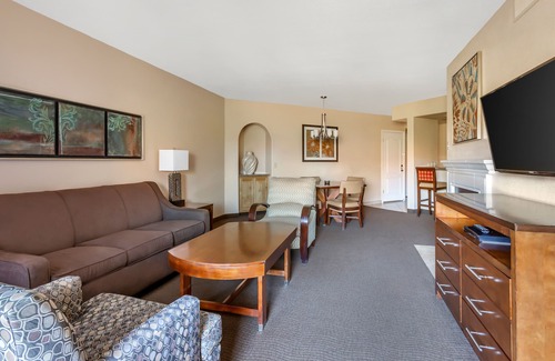 Oak Creek Resort | Ridge on Sedona - 1 BEDROOM 1 KING SUITE ACCESSIBLE TUB