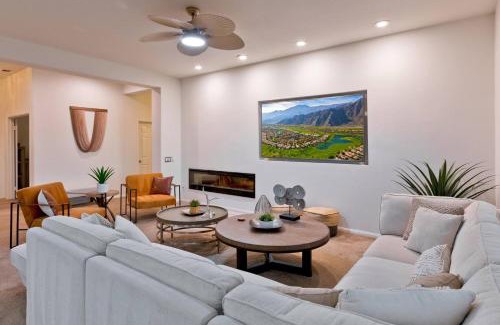 Desert Hot Springs House | Ridge Overlook | Stunning Mountain Views