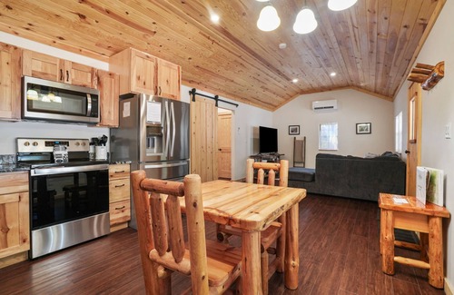 Logan Cabin | Ridge Point Cabin | Heart of Hocking Hills