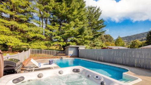 Asheville House | Ridge Valley by AvantStay Upscale Asheville Escape w Pool