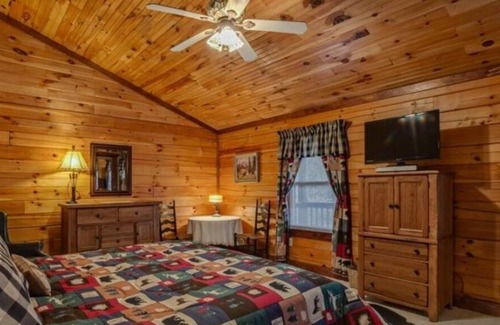 Rutherfordton Cabin | Ridge View Cabin with Fireplace Pet Friendly 2.7 miles from TIEC