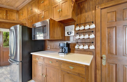 San Marcos House | Ridge View Charming Victorian Home w/Pickle Ball Court, Pool, Hot Tub, Game Room