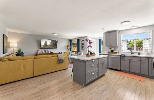 Port Angeles House | Ridge View Retreat with Mtn Views & Hot Tub