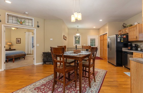 Fairview House | Ridgetop Hideaway | Pet-friendly, Hot Tub, Fire Pit & Mountain Views!