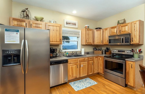 Fairview House | Ridgetop Hideaway | Pet-friendly, Hot Tub, Fire Pit & Mountain Views!