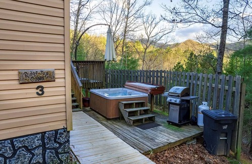 Bryson City Cabin | Ridgetop Retreat with Mountain View & Hot Tub! Unit 3 BrysonCity! GSMR!