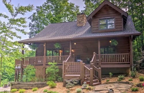 Vein Mountain Cabin | Ridgetop View Cabin ~ Pet-Friendly w/Hot Tub!