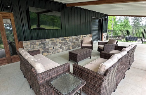 Kirby House | Ridgeview at Kirby Landing - Sleeps 14- 1 mile to boat landing at Lake Greeson
