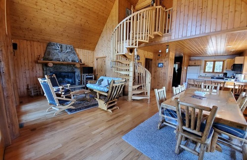 Allenspark House | Ridgeview- Charming two-story house in the heart of Meeker Park!