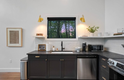 Rockbridge Cabin | Ridgeview | Large Glass Windows | Modern