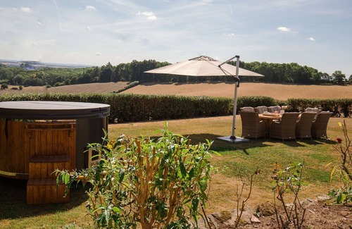 Alcester Cottage | Ridgeway Farmhouse at Ragley Estate, Alcester - sleeps 8 guests in 4 bedrooms