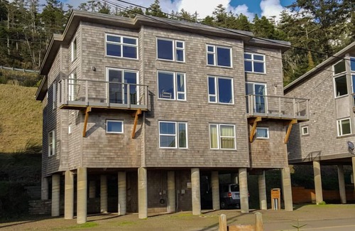 Netarts House | Right across from Bay and Ocean and just steps to the beach!