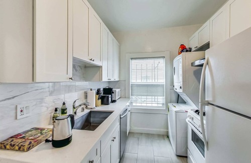 Berkeley Apartment | Right Across From Campus! 2BR/1b