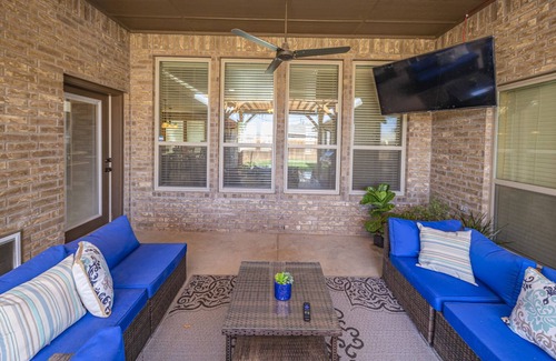Midland House | Right At Home- Midland Los Patios w/Community Pool