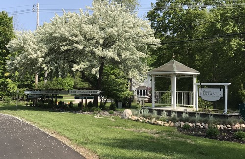 Pentwater Condo | Right Downtown with Space for Everyone!