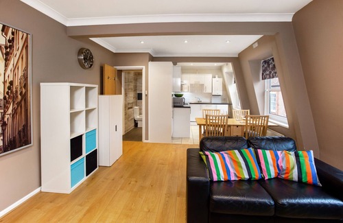 Winchester Apartment | Right in the heart of Winchester with Castle View