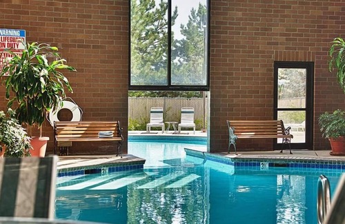 Wenatchee House | Right Near Downtown! Amazing Room, Indoor/Outdoor Pool, Enjoy the Fantastic View