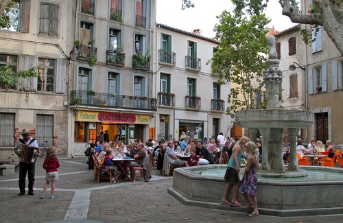 Ceret House | Right next to the Ramparts, central to the main square, on a quiet alley