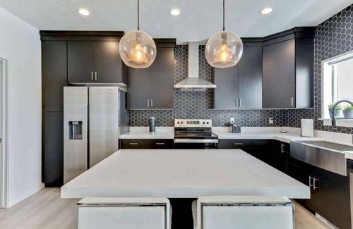 Vineyard House | Right off Freeway, Quiet Neighborhood, King Bed!