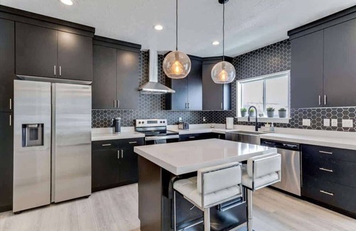Vineyard House | Right off Freeway, Quiet Neighborhood, King Bed!