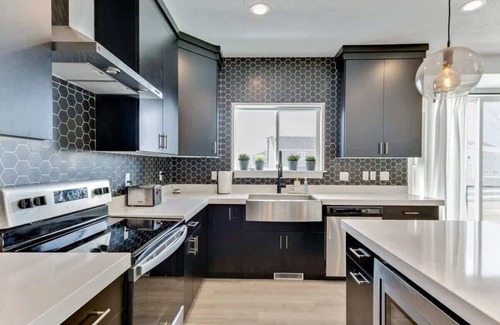 Vineyard House | Right off Freeway, Quiet Neighborhood, King Bed!