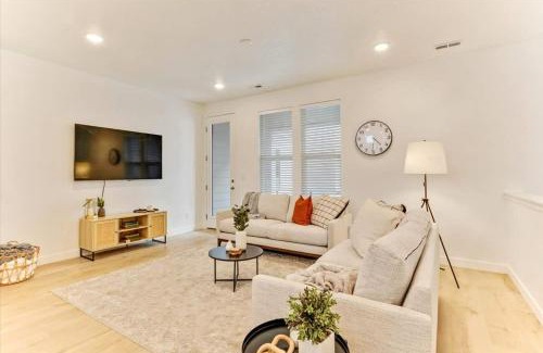 American Fork House | Right off i15 Rooftop Patio BBQ Grill