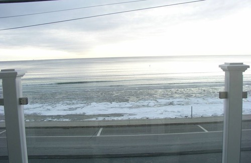 York Beach Apartment | Right on Long Sands Beach!