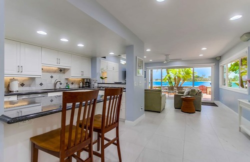 Central Mission Beach Condo | Right On The Beach! Exquisitely Remodeled 2BR/2BA . Perfect For Families.
