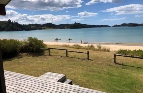 Te Ngaire House | Right on the Beach! - Fabulous Te Ngaire Bay
