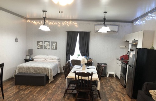 Scott House | Riley Pool Guest House Saltwater