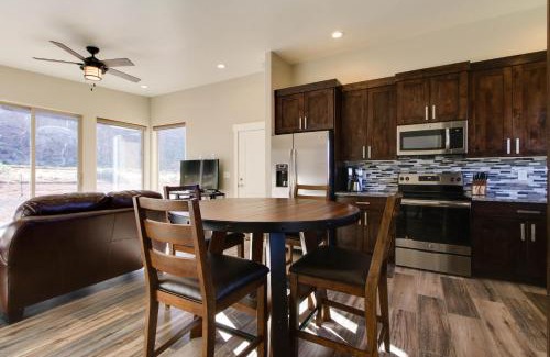 Moab South Valley House | Rim View 6