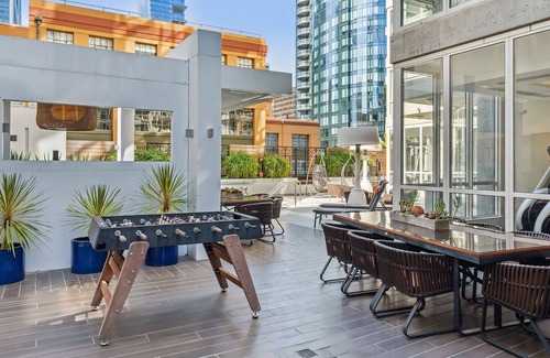 Rincon Hill Apartment | Rincon Hill 1 BR w/Office by Anyplace - 11446