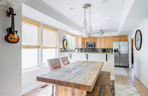 River North Art District House | RiNo Party Palace: Game Room, Theater & Hot Tub- Sleeps 30!