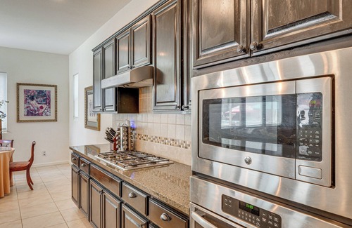 Bakersfield House | Rio Bravo Country Club Home in Bakersfield w/Pool