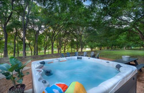 Stonewall House | Rio Ranchito, River front, Fire Pit, Views!