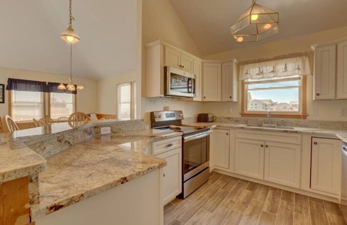 Rodanthe House | Rio Rodanthe: Oceanfront Paradise - Private Lazy River & Kiddie Pool +Elevator