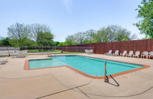New Braunfels Apartment | Rio Vista Condo Direct Guadalupe River Access!
