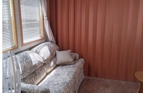 Riondel House | Riondel Lake view guest cottagen