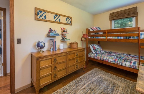 Burnsville Cottage | Rippling Creek, Romantic Views & Friendly Visits By Gentle Wildlife. Perfect!