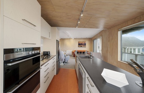 Paraparaumu House | Rippling Waves Lookout - Raumati South Home