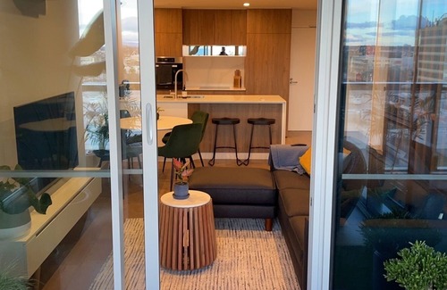 Moonee Ponds Apartment | Rise to the Top! Modern 2 Bedroom w/Balcony, Gym, Pool, Spa, Sauna & Steam room