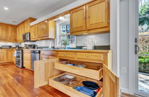 Chesapeake Beach Apartment | Rising Sun Cottage 3 bedroom 3 bathroom W/Beach Views!