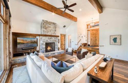 Ponderosa Palisades House | Rising Sun Retreat at Schaffer's Mill by Tahoe Getaways - Luxury Pet Friendly w Air Conditioning