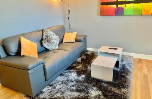 Oxford Apartment | Risinghurst, Oxford, an ENTIRE 2beds, 2bathrooms, free Wi-Fi, Free Parking