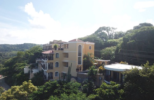 Coco Condo | RITA Ocean and Mountain views, Clean interior, saltwater pools, Private