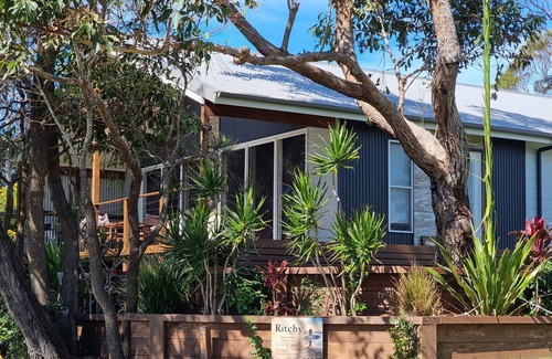 Manyana House | Ritchy at Manyana is a newly built, stylish open plan modern beach house
