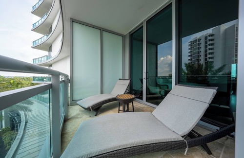 North Miami Condo | Ritz Carlton Hotel at Bal Harbour FL, 1147ft2!